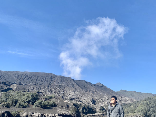 🌄 Mount Bromo, Indonesia – A Dreamy Volcano Escape Made Easy 🌄