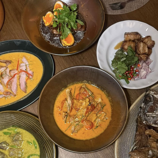 ทิวา & รษา Thai Kitchen and Café