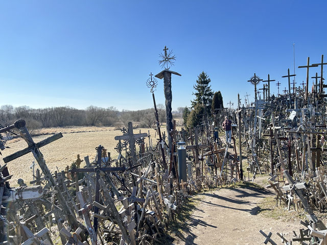 Hill of Crosses เนินเขากางเขน 