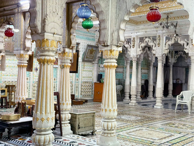 【インド・コルカタ Panchayati Temple】色彩と信仰が調和する地元民の祈りの場
