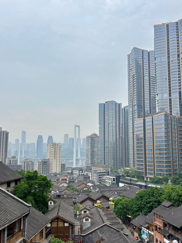 เส้นทางเดินเมืองภูเขา – ถนนเก่าแก่ริมผาสุดอาร์ตแห่