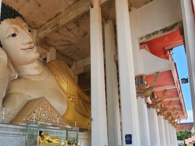 Visit the Majestic Reclining Buddha at Wat Hat Yai Nai