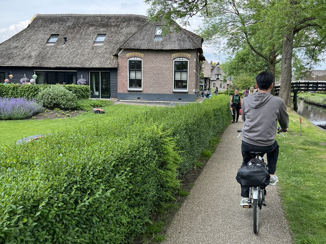 🚲 在童話運河中慢行｜羊角村單車＋遊船日記