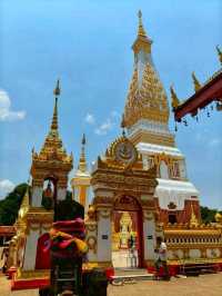 พระธาตุพนมบรมเจดีย์โดดเด่น