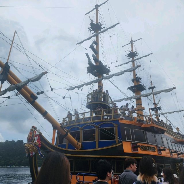 Hakone Lake Ashi: Peace Tori & Insta-Worthy Views 🚢✨