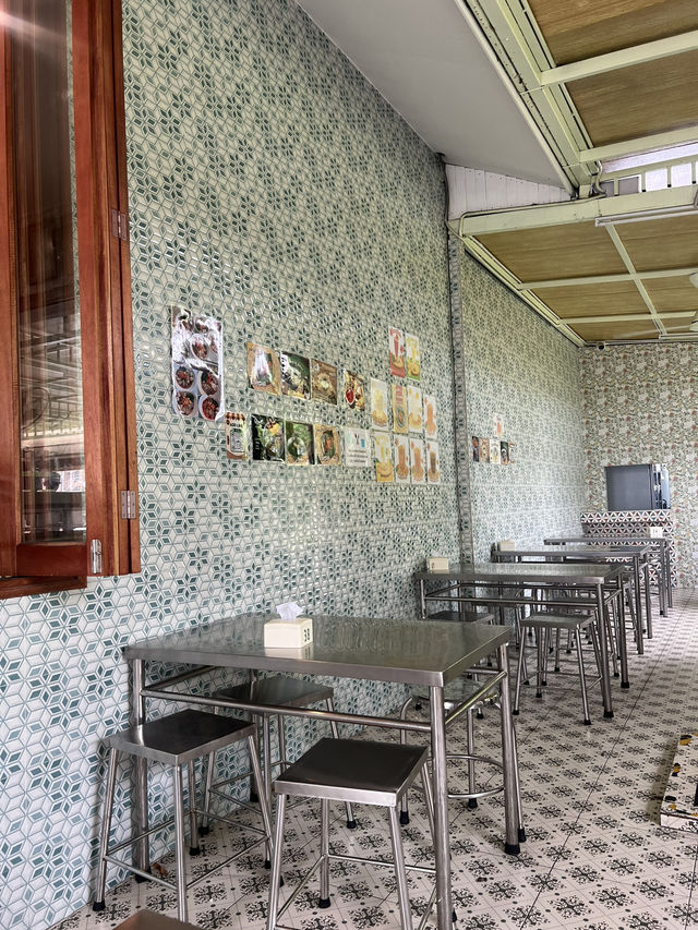 ร้านป้าขาว ขนมจีนเมืองคอน
