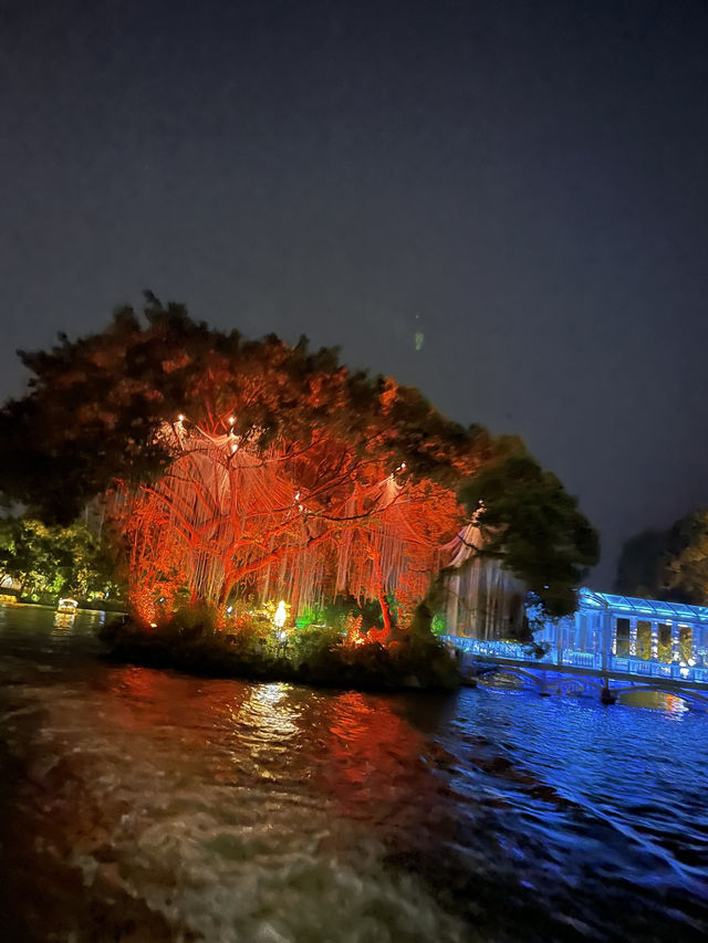 Enjoy Guilin night through the cruise 