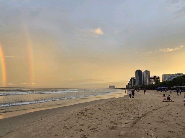 베트남 다낭 미케비치의 아름다운 일몰 베트남 다낭 미케비치의 아름다운 일몰