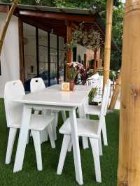 A LOVELY RUSSIAN CAFÉ IN BALI.