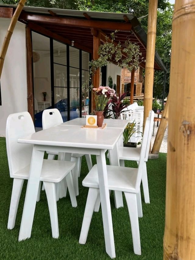 A LOVELY RUSSIAN CAFÉ IN BALI.