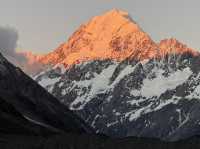 夕陽に照らされるマウントクック