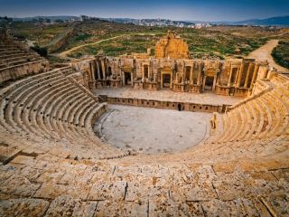 🏛️ My Journey to Jerash, Jordan – Walking Through the Roman World