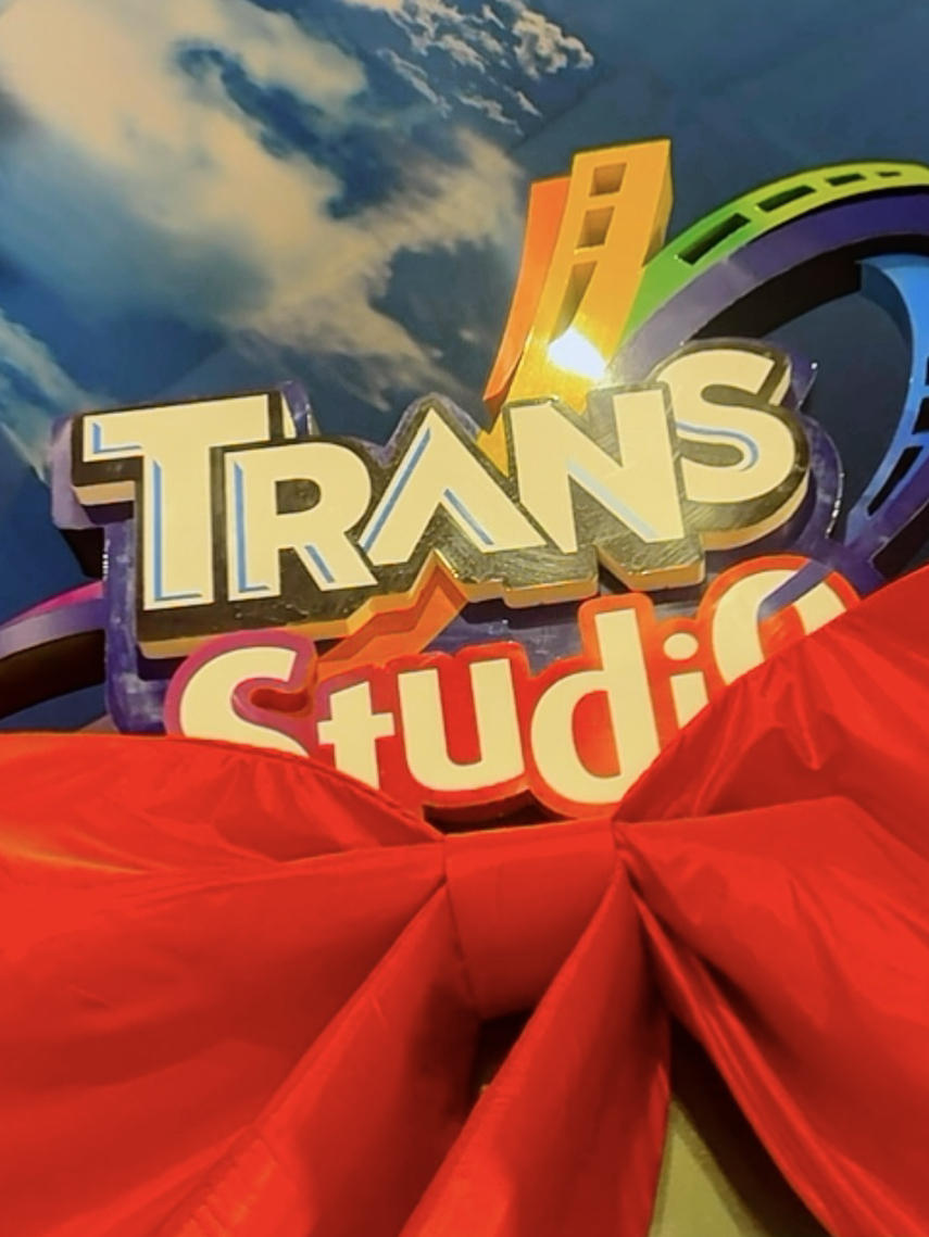 Salah satu tempat yang pilihan wahananya banyak, ada pertunjukan seru, dan wahan yg menakjubkan lainnya..
Pastinya yang paling disuka jg ini tuh indoor AC pula jadi nyaman buat main seharian.

Yuk seruseruan ke @transstudio.cibubur ..

 #TransStudioCibubur #themepark #themeparks #WeekendSeru #thebiggestthemepark