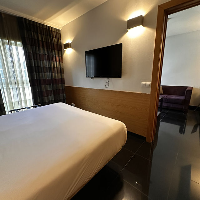 Incredibly affordable 5⭐️ apartment stay in Barcelona!