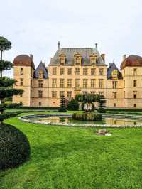 Château de Fléchères: A Baroque Gem in the Heart of Beaujolais