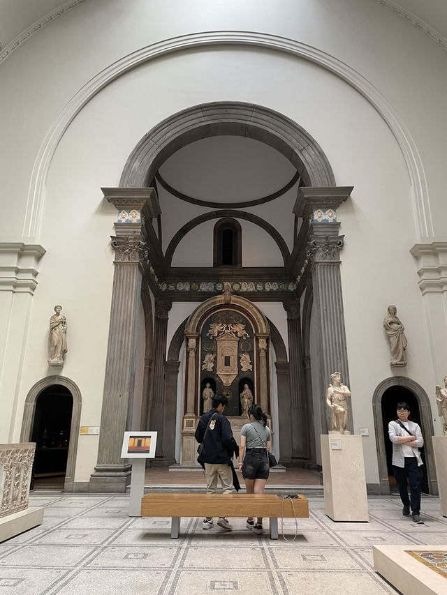 London🇬🇧 A Temple of Art and Design: Review of the V&A