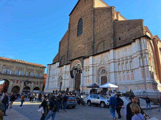 this city feels like playing assasins creed ❤️🎮