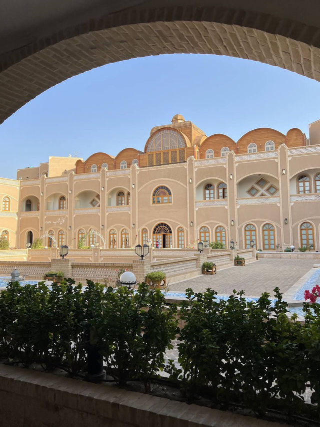 🏛️ Dad Hotel Yazd – A Timeless Persian Stay Under the Desert Sky 🌙✨