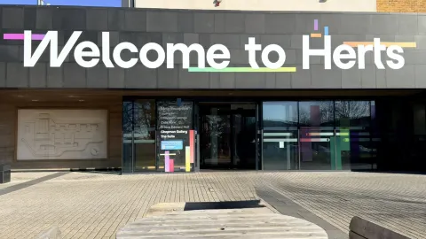 Exploring the University of Hertfordshire - A Modern Campus Experience 🎓🏛️ — traveler post in Hatfield