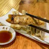焼き餃子とワンタンの人気店「乾苏铁棍馄饨」