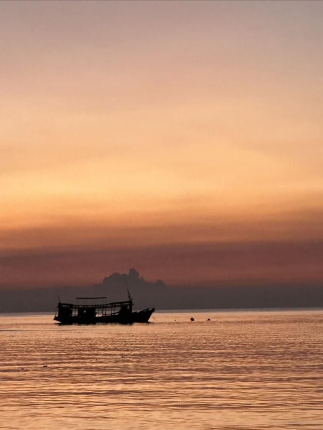 Tao Island sunset, the colors of the sky change endlessly after sunset.