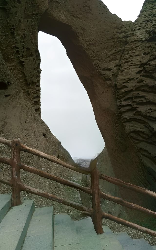世界上已知的最高天然石拱門——阿圖什天門！