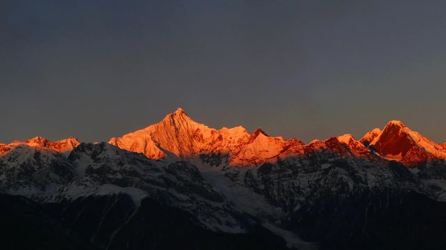 零下11°面朝雪山，迎來新年第一個日出