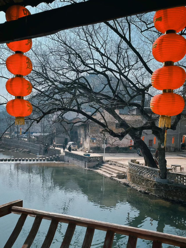 武漢周邊古鎮｜鹹寧劉家橋古民居  武漢周邊居然藏著這麼美的百年古村，青磚瓦房、小橋流水人家，下雨便入