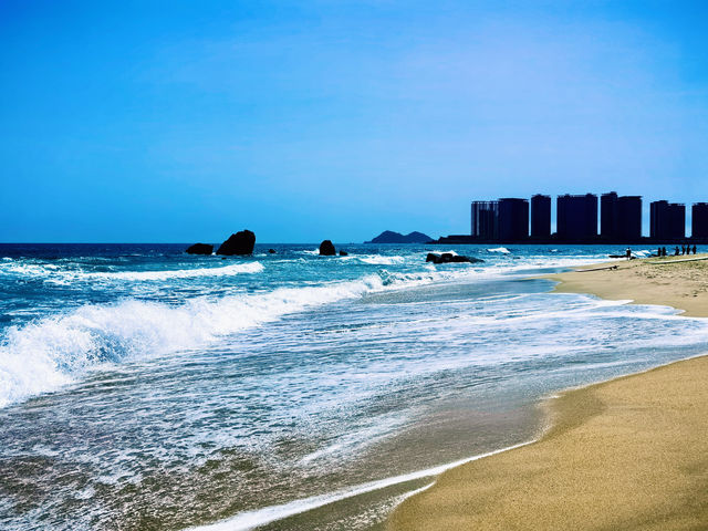 海南島｜白浪沙灘綠灣，山海相依萬寧