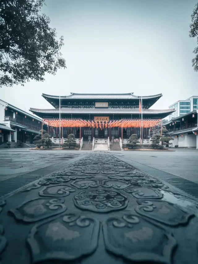 "Great hermits hide in the city" is quite so, Hangzhou Xiangji Temple