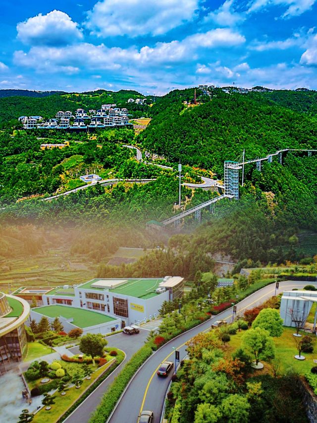 座落在800米半山腰！金華無邊泳池度假村！
