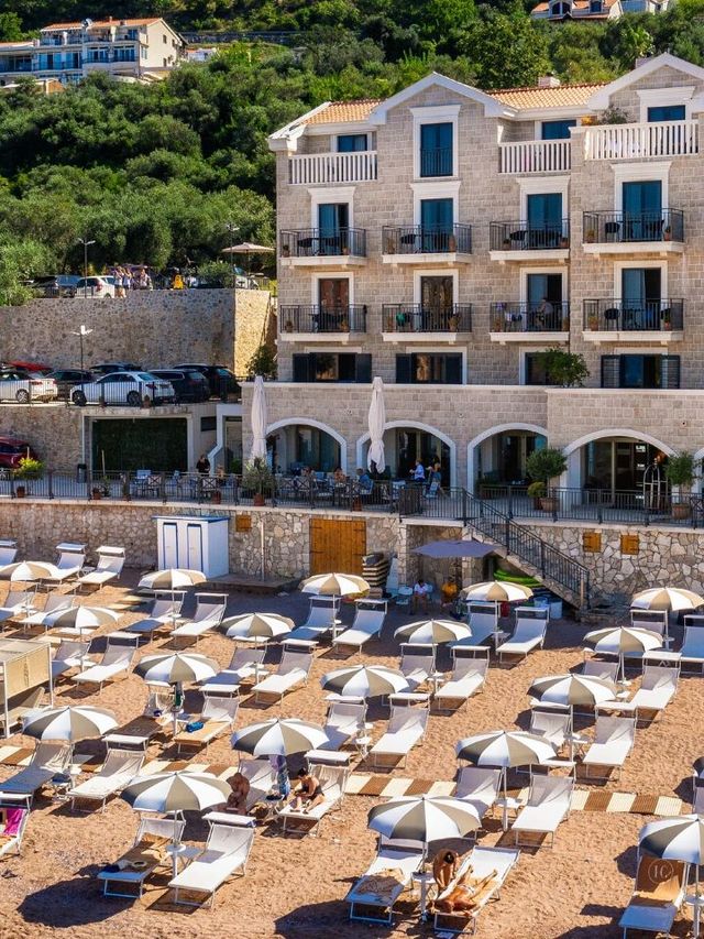 🌟 Sveti Stefan Staycation Picks! 🏖️🛎️