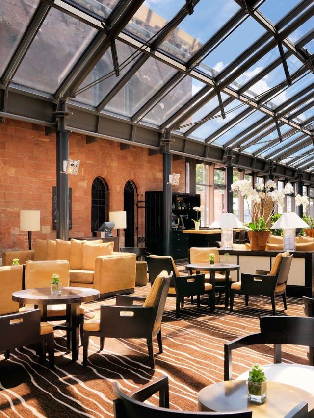 🏨✨ Mainz Marvels: Hyatt Regency's Chic Comforts 🛏️🍽️