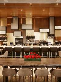 🌟✈️ Louisville's Luxe Lodgings: Marriott Downtown Scoop! 🏨🍽️