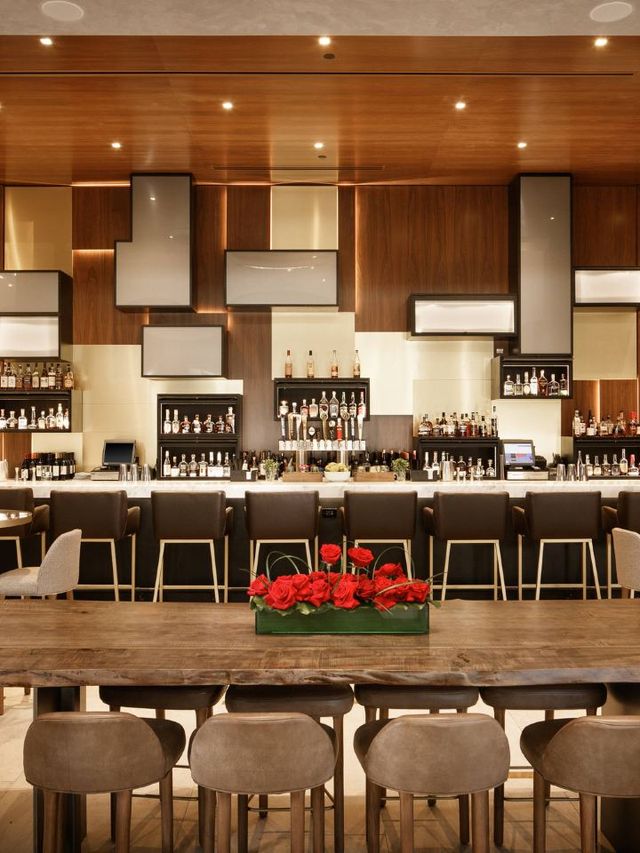 🌟✈️ Louisville's Luxe Lodgings: Marriott Downtown Scoop! 🏨🍽️