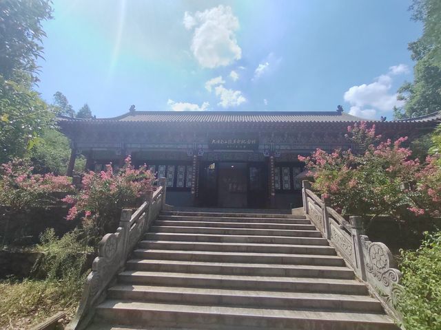 “英雄大治，革命搖籃”