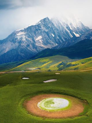 格聶之眼,神奇又美麗。