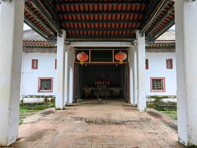 廣東雷州祿切村誠齋公祠。
