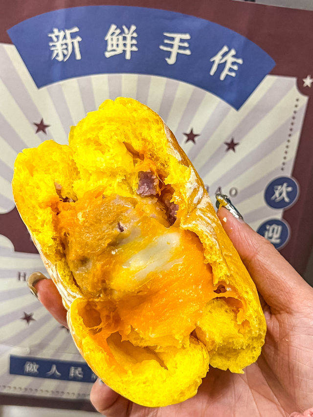 回成都只做一件事：炫麵包  國慶小長假外出了三五天，成都我最想念的不是火鍋串串，而是這家麵包店。