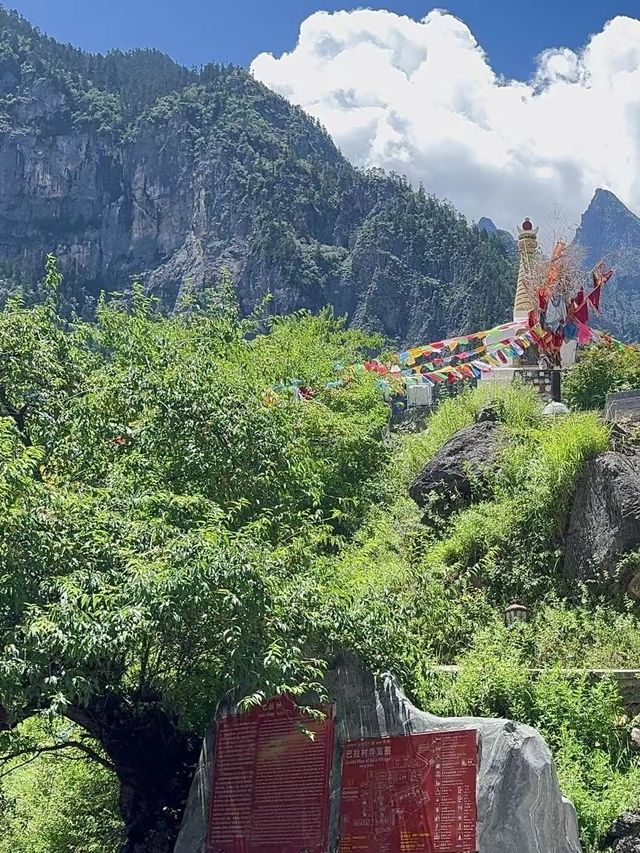 迪慶藏族自治州巴拉格宗香格里拉大峽谷探秘全攻略。