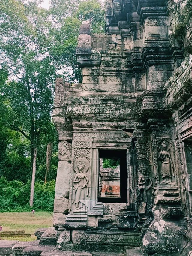 Glorious Angkor Thom Magnificent Ruins: Impression and Posession