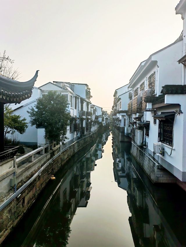 蘇州十全街，水陸平行，河街相鄰，古樸又時尚