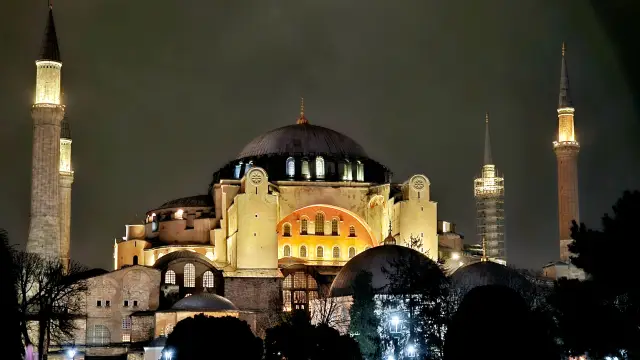 Istanbul 1-Day Itinerary: Mosques & Underground Cistern