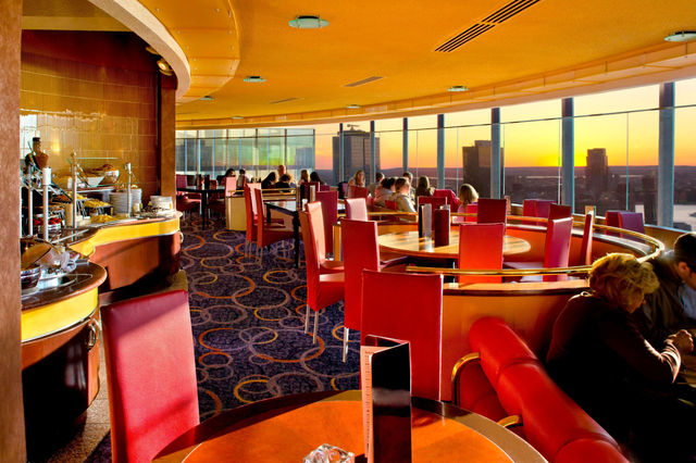 紐約馬奎斯萬豪酒店 | Marquis Marriott NYC   地址：1535 Bro