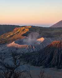 布羅莫火山——東爪哇的地獄之門，震撼人心的奇景
