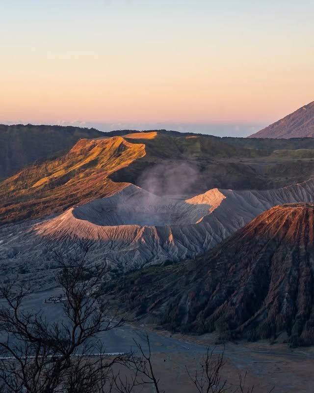 布羅莫火山——東爪哇的地獄之門，震撼人心的奇景