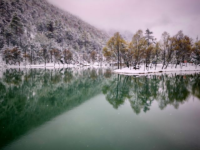 在3月體驗大雪後的藍月谷