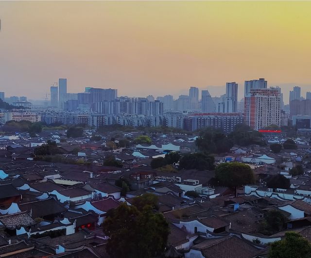 在古韻與現代交融嘅街巷中定格時光 在古韻與現代交融嘅街巷中定格時光