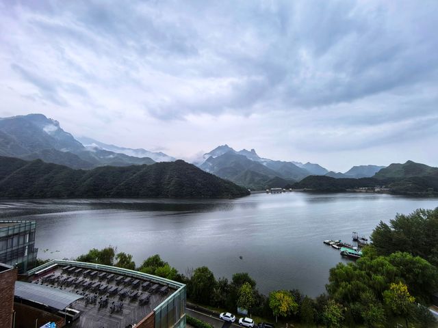 萬頃雲濤，一湖煙雨！霧靈山