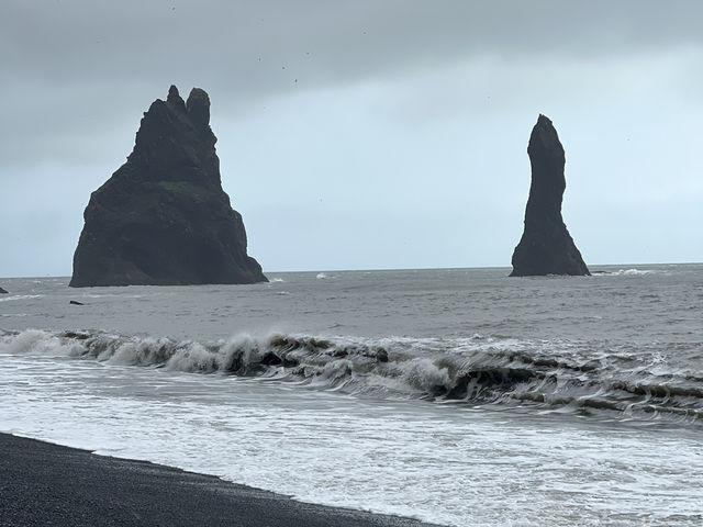 Waterfalls, Craters, and The Blue Lagoon: Six Must-See Spots in Iceland 🇮🇸 🌋 